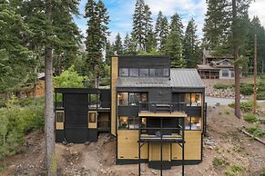 Lake View, Firepit, Game Room Remodeled Lake Tahoe Luxury Cabin by Ava