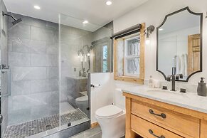 Lake View, Firepit, Game Room Remodeled Lake Tahoe Luxury Cabin by Ava