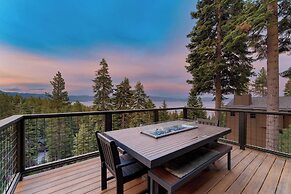 Lake View, Firepit, Game Room Remodeled Lake Tahoe Luxury Cabin by Ava