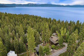 Lake View, Firepit, Game Room Remodeled Lake Tahoe Luxury Cabin by Ava