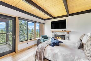 Lake View, Firepit, Game Room Remodeled Lake Tahoe Luxury Cabin by Ava