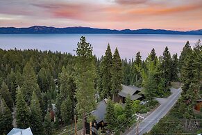 Lake View, Firepit, Game Room Remodeled Lake Tahoe Luxury Cabin by Ava