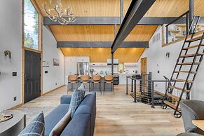 Lake View, Firepit, Game Room Remodeled Lake Tahoe Luxury Cabin by Ava