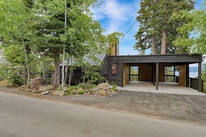 Lake View, Firepit, Game Room Remodeled Lake Tahoe Luxury Cabin by Ava