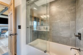 Lake View, Firepit, Game Room Remodeled Lake Tahoe Luxury Cabin by Ava