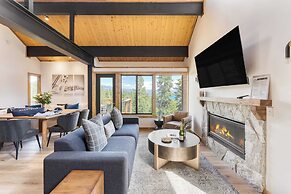 Lake View, Firepit, Game Room Remodeled Lake Tahoe Luxury Cabin by Ava