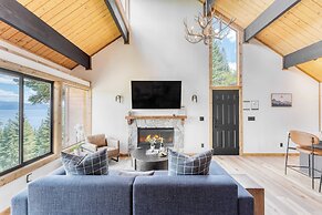 Lake View, Firepit, Game Room Remodeled Lake Tahoe Luxury Cabin by Ava