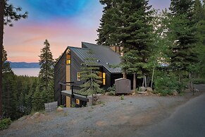 Lake View, Firepit, Game Room Remodeled Lake Tahoe Luxury Cabin by Ava