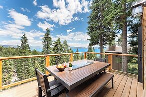 Lake View, Firepit, Game Room Remodeled Lake Tahoe Luxury Cabin by Ava
