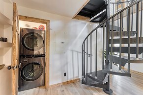 Lake View, Firepit, Game Room Remodeled Lake Tahoe Luxury Cabin by Ava