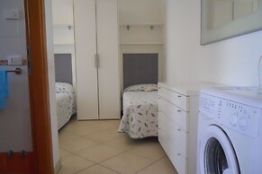 Holiday Village Escape With Garden and Fireplace