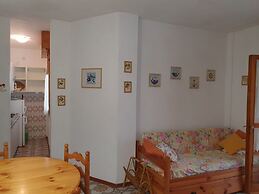 Spacious Flat With Terrace, Pool and Play Area