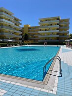 Relax by the Pool - Beahost