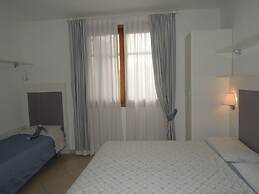 Modern Apartment With Swimming Pool