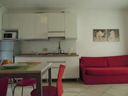 Modern Apartment With Swimming Pool