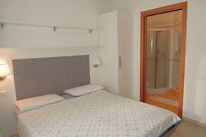 Modern Apartment With Swimming Pool