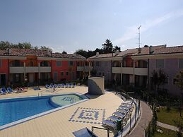 Modern Apartment With Swimming Pool