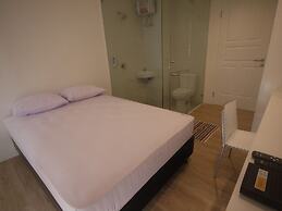 Rumah Kayu Manis Bintaro