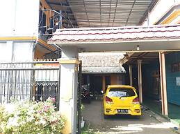 SPOT ON 92857 Kos Haji Jakfar SyariahNearPancoran mas 25