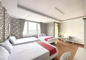 OYO 1196 Le Vu Hotel