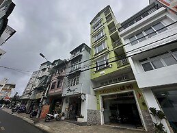 OYO 1196 Le Vu Hotel