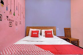 OYO Life 92877 Hotel Rainbow 7296