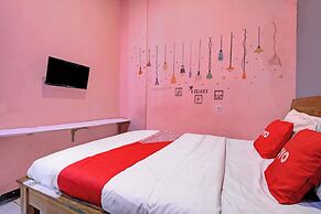 OYO Life 92877 Hotel Rainbow 7296