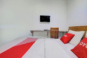 OYO Life 92877 Hotel Rainbow 7296