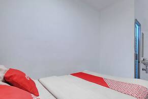 OYO Life 92877 Hotel Rainbow 7296