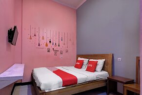 OYO Life 92877 Hotel Rainbow 7296