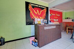 OYO Life 92877 Hotel Rainbow 7296