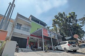 OYO Life 92877 Hotel Rainbow 7296