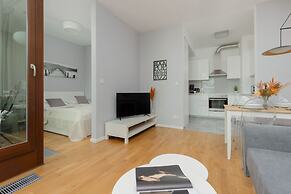 Studio With Balcony Kolejowa by Renters