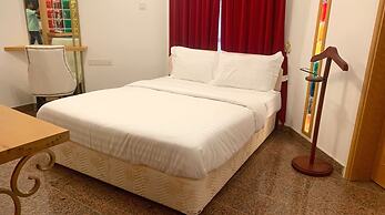 OYO 153 Qurum Heights Hotel