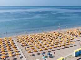 Adorable Seaview Flat at Grado Pineta - Beahost