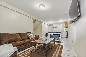 Poconos Chalet Newly Renovated, Great Location 4 Bedroom Home by RedAw