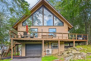 Poconos Chalet Newly Renovated, Great Location 4 Bedroom Home by RedAw