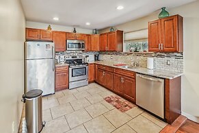 Poconos Chalet Newly Renovated, Great Location 4 Bedroom Home by RedAw