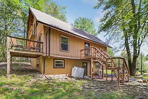 Poconos Chalet Newly Renovated, Great Location 4 Bedroom Home by RedAw