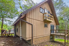 Poconos Chalet Newly Renovated, Great Location 4 Bedroom Home by RedAw