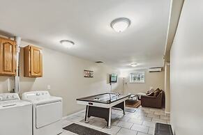 Poconos Chalet Newly Renovated, Great Location 4 Bedroom Home by RedAw