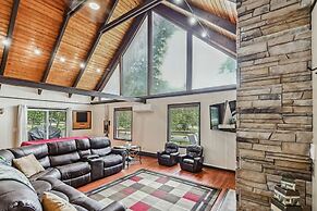 Poconos Chalet Newly Renovated, Great Location 4 Bedroom Home by RedAw