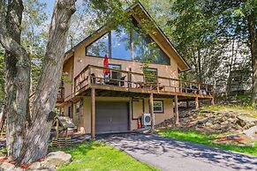 Poconos Chalet Newly Renovated, Great Location 4 Bedroom Home by RedAw