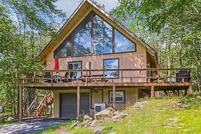 Poconos Chalet Newly Renovated, Great Location 4 Bedroom Home by RedAw