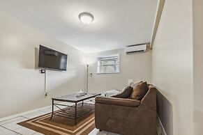 Poconos Chalet Newly Renovated, Great Location 4 Bedroom Home by RedAw