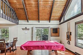 Poconos Chalet Newly Renovated, Great Location 4 Bedroom Home by RedAw