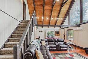 Poconos Chalet Newly Renovated, Great Location 4 Bedroom Home by RedAw