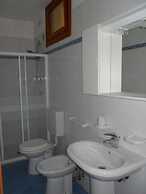 Modern Flat for 8 People With Swimming Pool