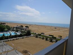 Modern Flat for 8 People With Swimming Pool