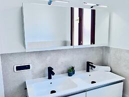 Countryside Villa With Private Pool and sea View